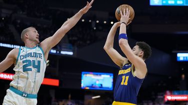 Thompson y Kuminga guían a Warriors sobre Hornets