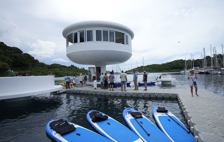 Panamá: Casa flotante se desestabiliza durante visita guiada