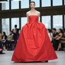 Carolina Herrera deslumbra en la Semana de la Moda de Nueva York con un jardín de brillos y colores