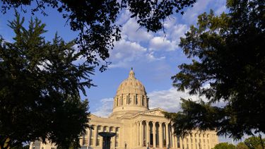 ARCHIVO - Vista del Capitolio de Missouri, 16 de septiembre 2022, Jefferson City, Missouri. (AP Foto/Jeff Roberson, Archivo)