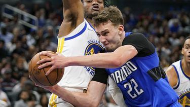 Wagner y Magic propinan a Warriors 3ra derrota seguida