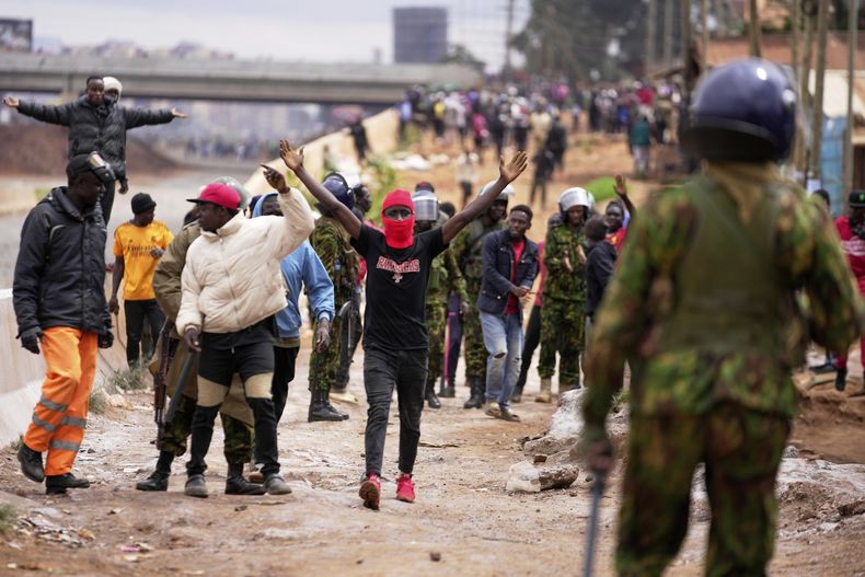 Manifestantes durante una protesta contra el gobierno en Nairobi, Kenia, el lunes 7 de julio de 2025. (AP Foto/Brian Inganga)