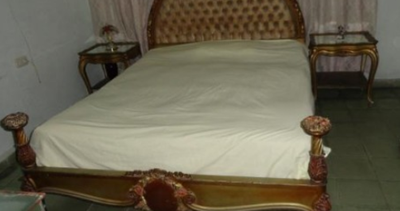 En Cuba están vendiendo un juego de cuarto que supuestamente perteneció a Fulgencio Batista. Este juego de cuarto se anuncia en una página de internet y el precio parece responder más al discutible abolengo de los muebles que a su valor real.