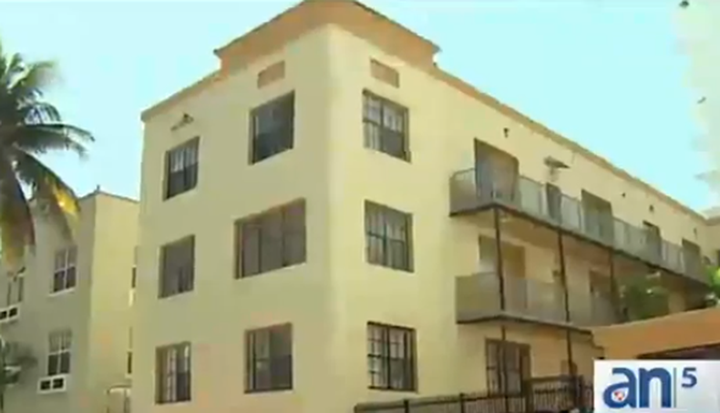 Tal como sospechaban las autoridades, el fuego que se desató la pasada semana en un edificio de Miami beach fue intencional y tuvo motivos pasionales.