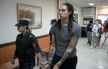 Jueza en Rusia sentencia a Brittney Griner a 9 años de cárcel por cargos de drogas