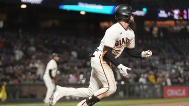 Gigantes ganan a Rockies por un error de fildeo en el 10mo