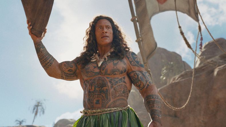 Esta imagen difundida por Disney muestra a Dwayne Johnson como Maui en una escena de Moana. (Disney vía AP)