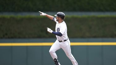 Riley Greene, de los Tigres de Detroit, festeja luego de conectar un jonrón ante los Mets de Nueva York, en el encuentro del jueves 4 de mayo de 2023 (AP Foto/Paul Sancya)
