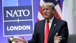 ARCHIVO - El presidente de Estados Unidos, Donald Trump, interviene en una cumbre de la OTAN, el 4 de diciembre de 2019, en Watford, Inglaterra. (AP Foto/ Evan Vucci, archivo)