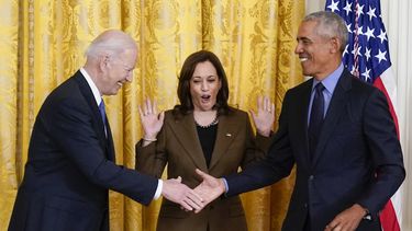 Obama visita la Casa Blanca y destaca su ley de salud