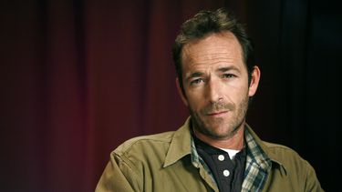 Ziering, Ringwald y Whedon reaccionan a deceso de Luke Perry