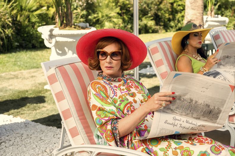 En esta imagen proporcionada por Apple TV+, Allison Janney en una escena de la serie Palm Royale. (Apple TV+ via AP)