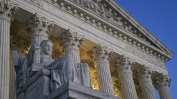 ARCHIVO - Esta fotografía del 16 de noviembre de 2022 muestra la fachada de la Corte Suprema, en Washington. (AP Foto/Patrick Semansky, archivo)