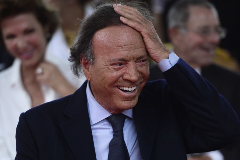 ESP-MUS_JULIO_IGLESIAS-0.jpg