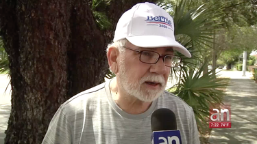 seguidores de bernie sanders en miami reaccion a la decision de seguir en campana