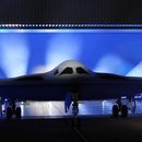 El bombardero nuclear B-21 Raider es presentado ante la prensa en Northrop Grumman, el 2 de diciembre de 2022, en Palmdale, California. (Foto AP/Marcio José Sánchez, Archivo)