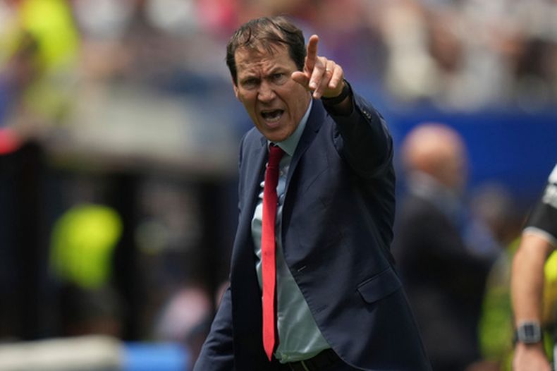 El entrenador de la selección de Bélgica Rudi Garcia reacciona durante el encuentro de cuartos de final ante España el viernes 10 de julio del 2026. (AP Foto/Andre Penner)