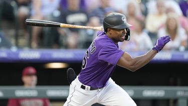 Rockies doblegan 5-3 a Diamondbacks; Bernard luce en estreno