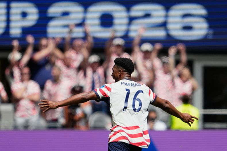 El estadounidense Alex Freeman celebra después de anotar el segundo gol de su equipo ante Australia en el partido por el Grupo D del Mundial, el viernes 19 de junio de 2026, en Seattle. (AP Foto/Lindsey Wasson)