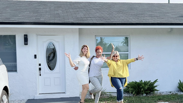 cuquita la mora festeja la compra de su primera casa en estados unidos