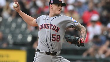 El lanzador abridor de los Astros de Houston, Hunter Brown, realiza un pitcheo durante la primera entrada de un partido de béisbol contra los Medias Blancas de Chicago en Chicago, el sábado 25 de julio de 2026. (Foto AP/Paul Beaty)