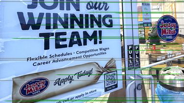 ARCHIVO - Un anuncio de vacantes es mostrado en un restaurante de Mount Prospect, Illinois, el 4 de diciembre de 2023. (AP Foto/Nam Y. Huh, archivo)