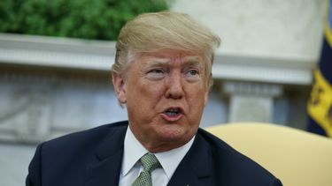 Trump resalta lazos con Irlanda; bromea sobre sus impuestos
