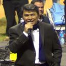 Álvaro Torres cantó para mayores de 40 años