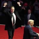 ARCHIVO - Elon Musk reacciona mientras el presidente electo Donald Trump habla previo a la 60ma ceremonia de investidura presidencial, el 19 de enero de 2025, en Washington. (AP Foto/Alex Brandon, Archivo)