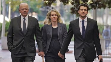 Fiscales: sentenciada directora de Theranos intentaría huir