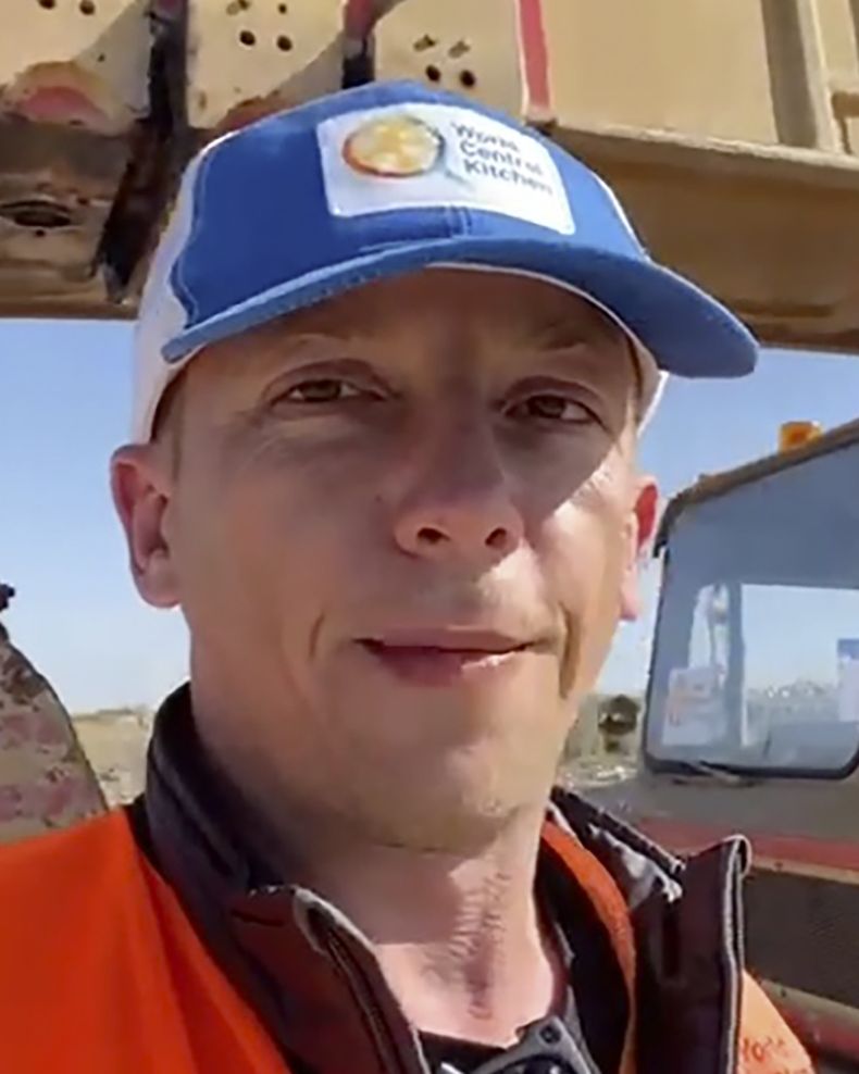 En esta foto, proporcionada por World Central Kitchen/WCK.org, aparece el polaco Damian Soból, uno de los siete trabajadores humanitarios asesinados en Gaza el lunes 1 de abril de 2024..(World Central Kitchen/WCK.org vía AP)
