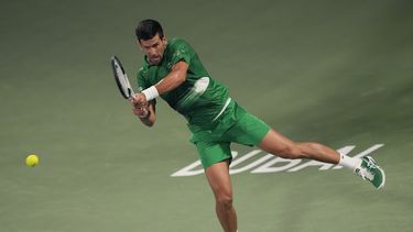 Djokovic gana su segundo duelo, avanza a cuartos en Dubai