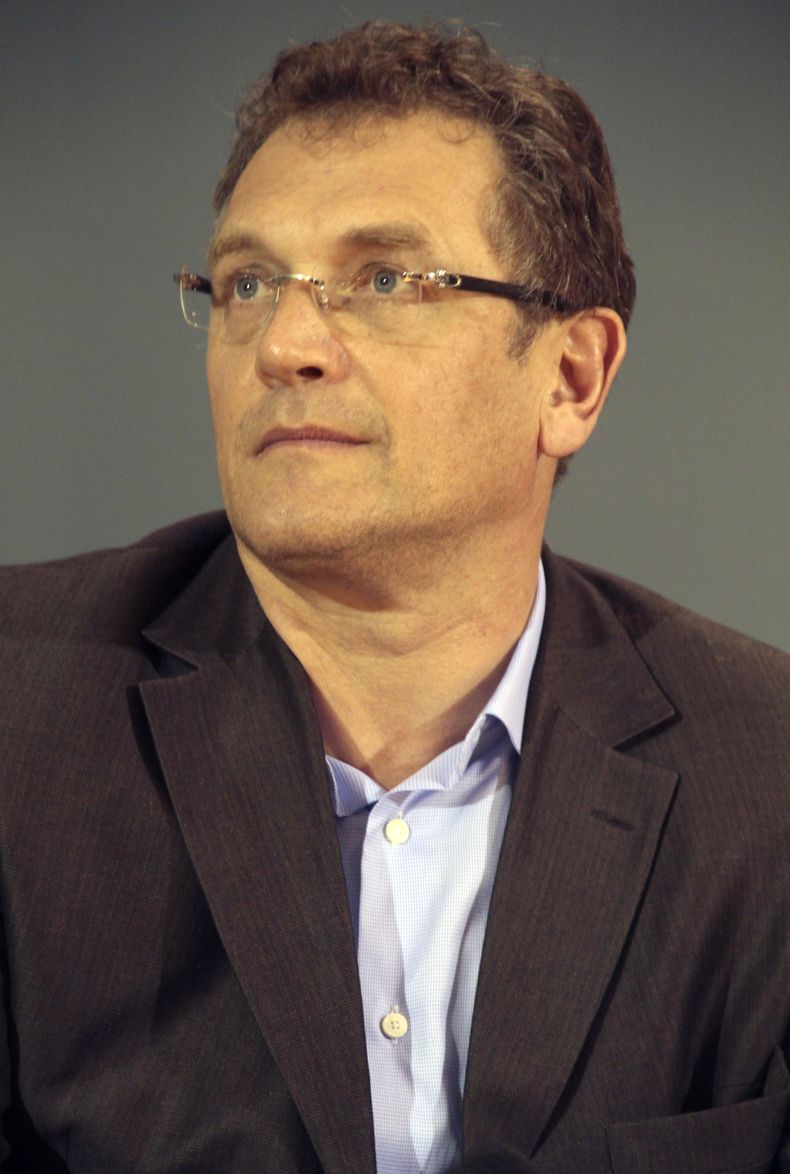 El secretario general de la FIFA, Jerome Valcke, escucha atento durante una conferencia de prensa luego de una inspecci&oacute;n del estadio Arena da Amazonia en Manaos, Brasil, el domingo 16 de febrero de 2014. Valcke afirm&oacute; el lunes 17 de febrero