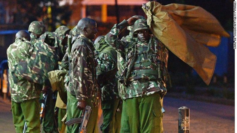 (CNN) ? Hombres armados asaltaron un autobús en el noreste de Kenia el sábado al amanecer y acribillaron a balazos a aquellos pasajeros que no fueron capaces de recitar versos del Corán, matando a 29 personas, según dijeron las autoridades