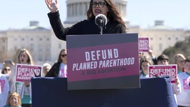 Kristan Hawkins, presidenta de Students for Life of America, habla durante una manifestación contra el aborto en el Capitolio en Washington, jueves 27 de marzo de 2025. (AP foto/Jose Luis Magana)