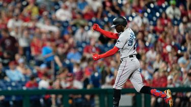 Aguilar guía a Marlins a remontada frente a Filis