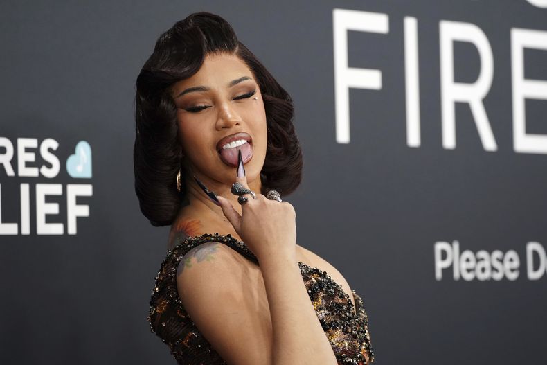 Cardi B llega a la 67ª entrega anual de los Grammy el domingo 2 de febrero de 2025 en Los Ángeles. (Foto Jordan Strauss/Invision/AP)