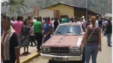 venezolanos siguen luchando por encontrar la comida