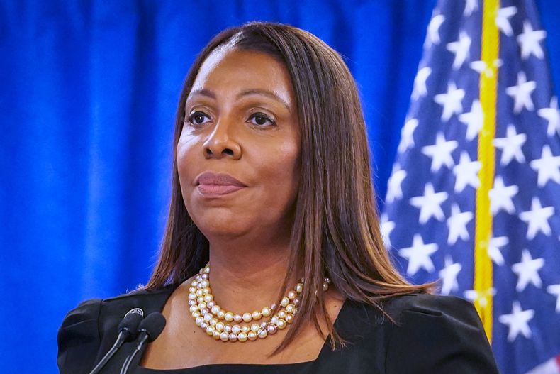 ARCHIVO - La fiscal general de Nueva York, Letitia James, habla durante una conferencia de prensa el 16 de febrero de 2024, en Nueva York. (AP Foto/Bebeto Matthews, archivo)