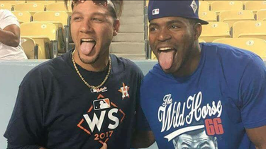 lo que ingresaron yulieski y puig por jugar la serie mundial