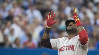 americateve | David Ortiz de los Medias Rojas de Boston tras batear un jonr&oacute;n en el cuarto inning ante los Azulejos de Toronto el lunes 21de julio de 2014. (AP Foto/The Canadian Press, Darren Calabrese)