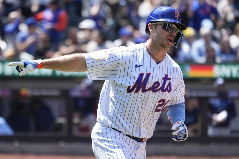 Pete Alonso de los Mets de Nueva York tras batear un jonrón ante los Rays de Tampa Bay, el jueves 18 de mayo de 2023. (AP Foto/Mary Altaffer)