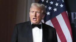 El presidente electo, Donald Trump, llega para pronunciar un discurso en una gala del America First Policy Institute en su mansión de Mar-a-Lago, el jueves 14 de noviembre de 2024, en Palm Beach, Florida. (AP Foto/Alex Brandon)