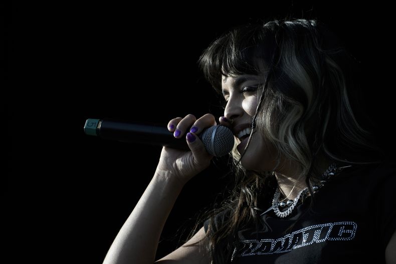 La cantante puertorriqueña Gale durante su presentación en el festival AXE Ceremonia en el parque Bicentenario en la Ciudad de México el sábado 23 de marzo de 2024. (Foto AP/Marco Ugarte)