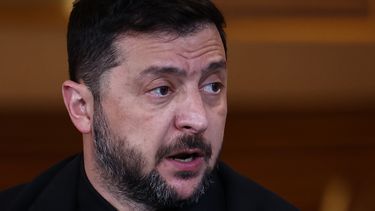El presidente de Ucrania, Volodymyr Zelenskyy, habla durante una reunión de la Coalición de los Dispuestos con socios internacionales de Ucrania en la Oficina de Exteriores, Desarrollo y Mancomunidad, en el centro de Londres, el viernes 24 de octubre de 2025. (Henry Nicholls/Pool Foto via AP)