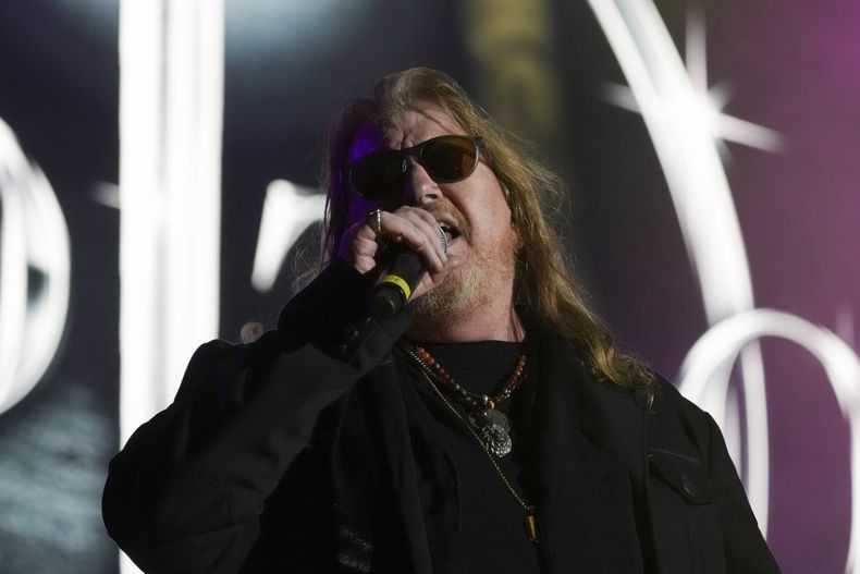 Joseph Williams de Toto durante su presentación en el festival Corona Capital en la Ciudad de México, el viernes 15 de noviembre de 2024. (Foto AP/Eduardo Verdugo)