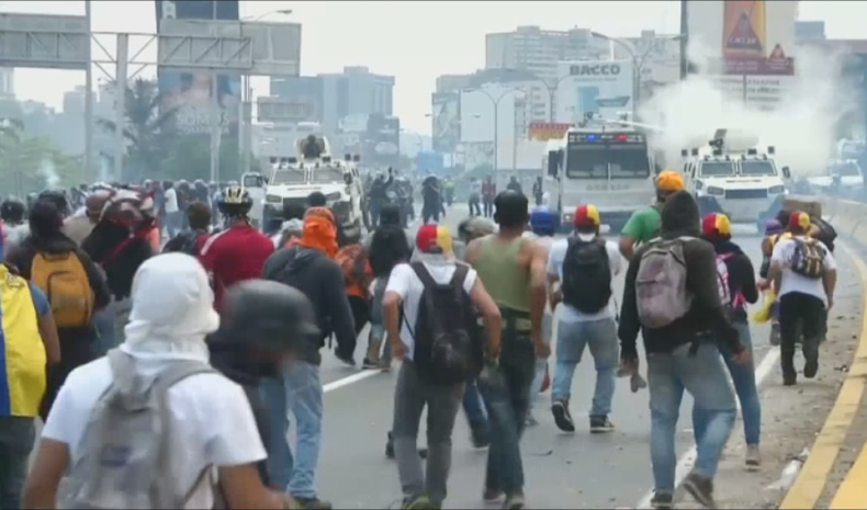 venezolanos indignados.png