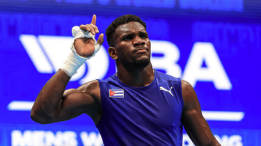 Campeón mundial  de boxeo abandona delegación durante el regreso a Cuba