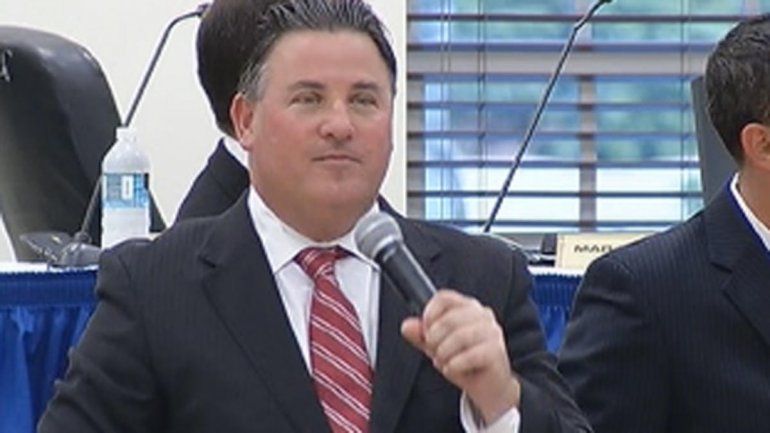 Ex-alcalde de Miami Lakes Michael Pizzi retomará la alcaldía