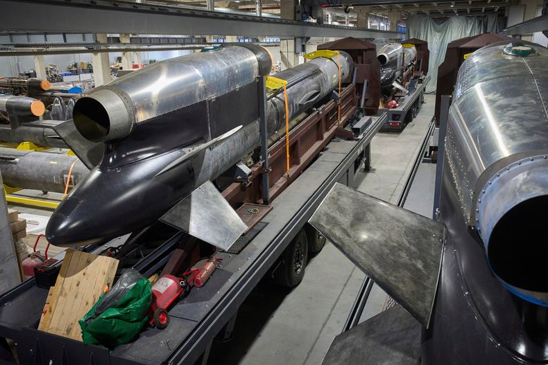 ARCHIVO - Misiles Flamingo en la fábrica secreta de Fire Point en Ucrania, 18 de agosto de 2025. (Foto AP/Efrem Lukatsky, archivo)